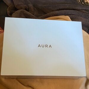 Aura White Box